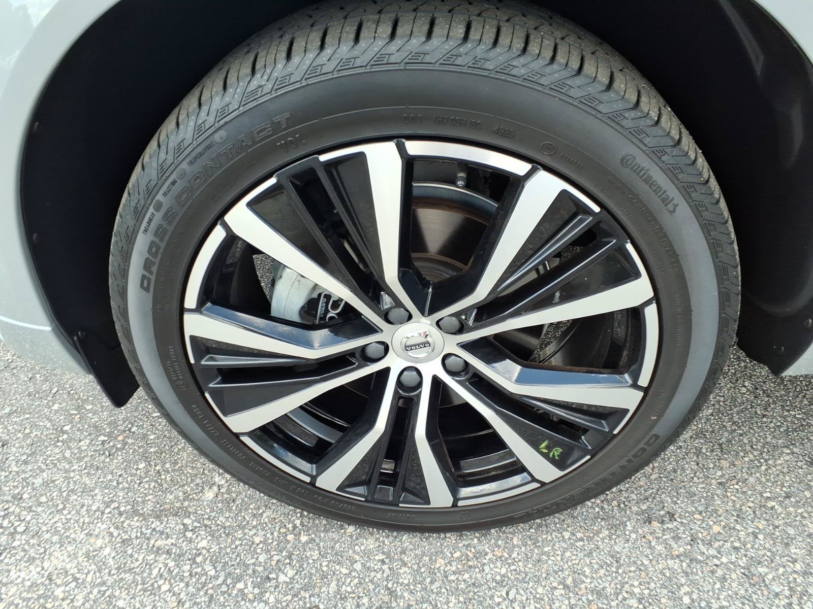 Certified 2024 Volvo XC60 B5 Plus AWD/4WD image 9