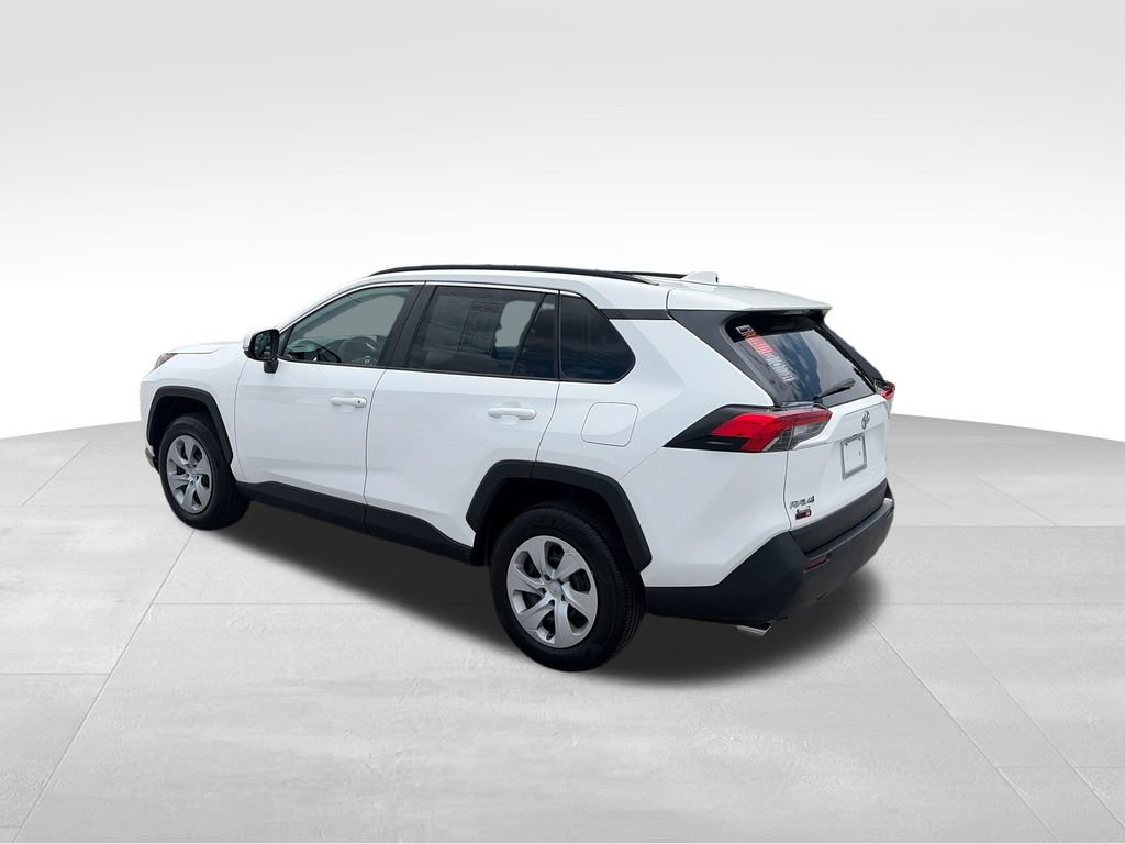 Used 2020 Toyota RAV4 LE FWD image 4