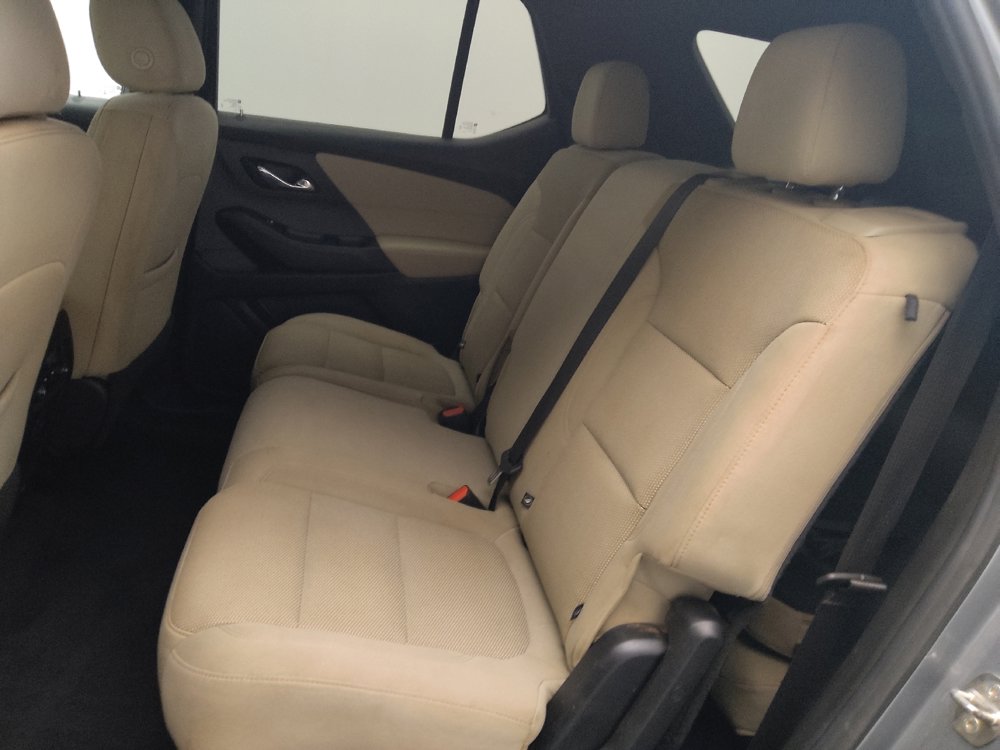 Used 2023 Chevrolet Traverse LS FWD image 18
