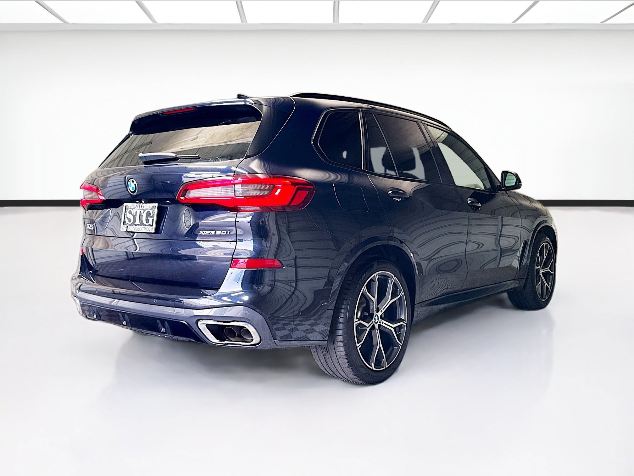 Used 2019 BMW X5 xDrive50i w/ M Sport Package AWD/4WD image 4