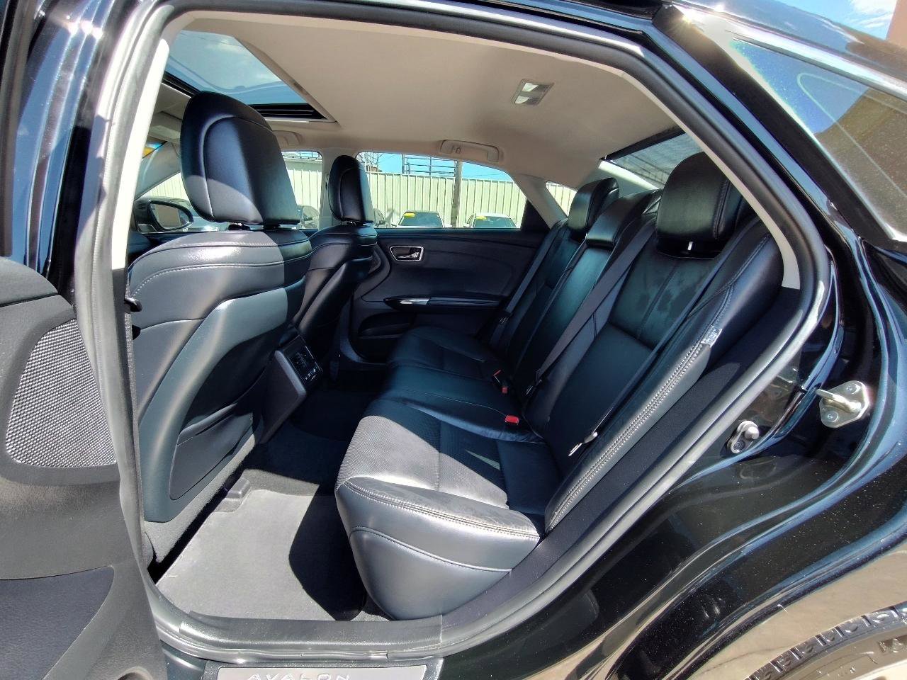 Used 2017 Toyota Avalon Limited FWD image 35