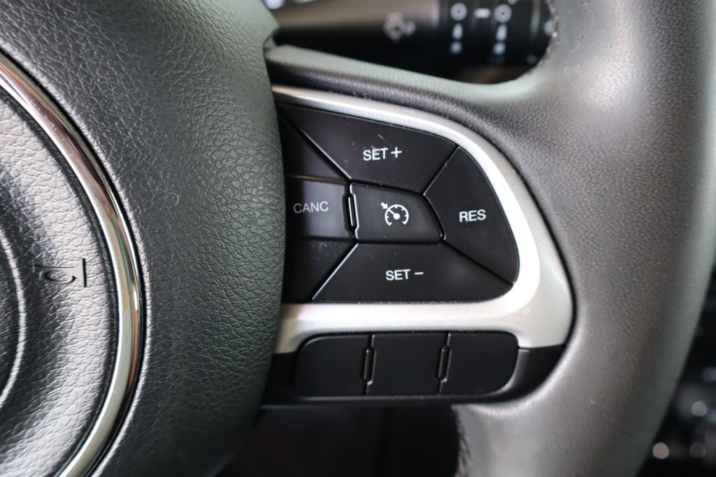 Used 2019 Jeep Renegade Latitude FWD image 19