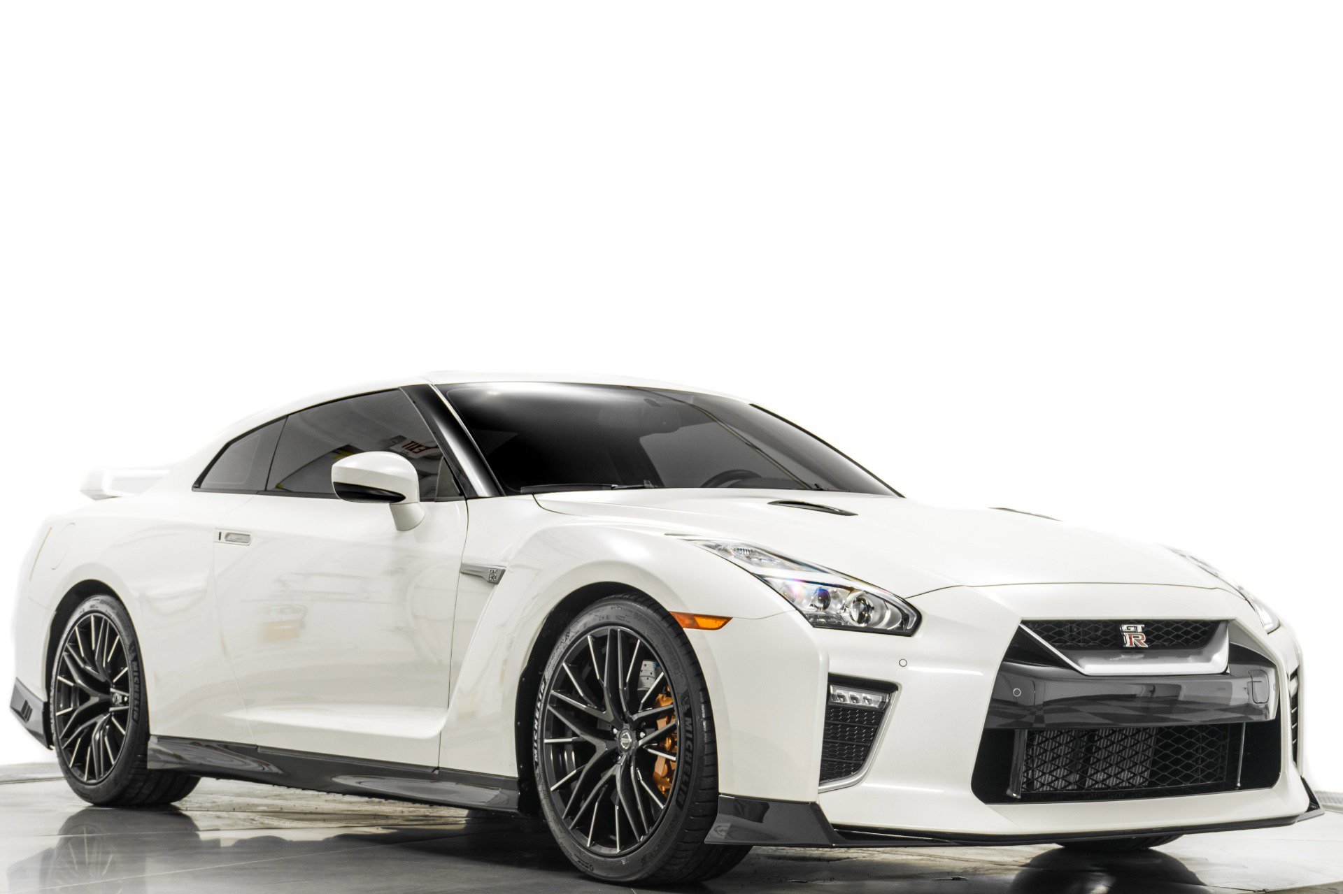 Used 2020 Nissan GT-R Premium image 32