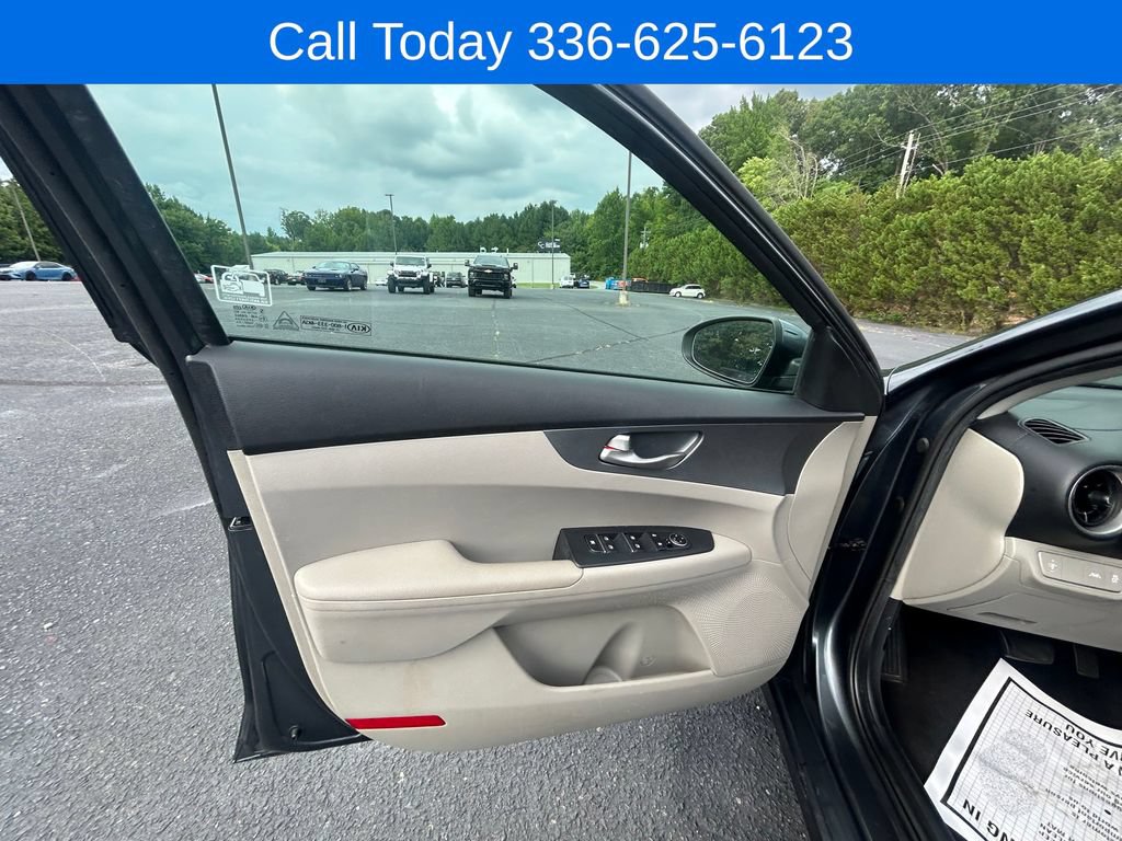Used 2021 Kia Forte LXS FWD image 17