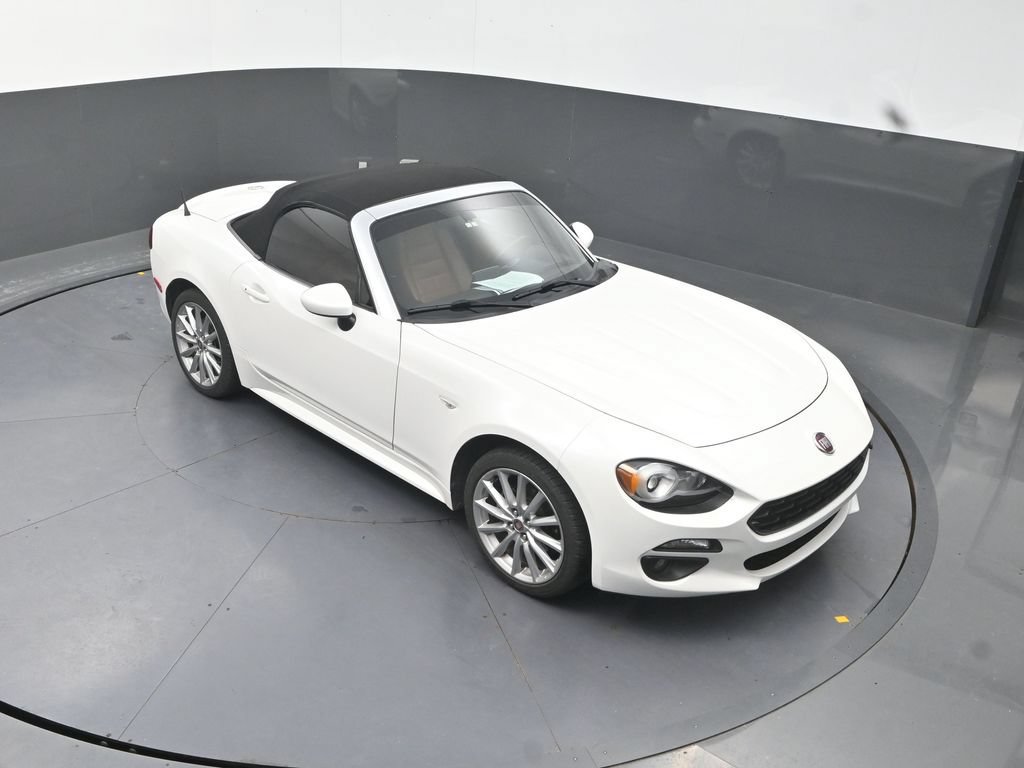 Used 2019 FIAT 124 Spider Lusso w/ Navigation & Sound Group RWD image 14