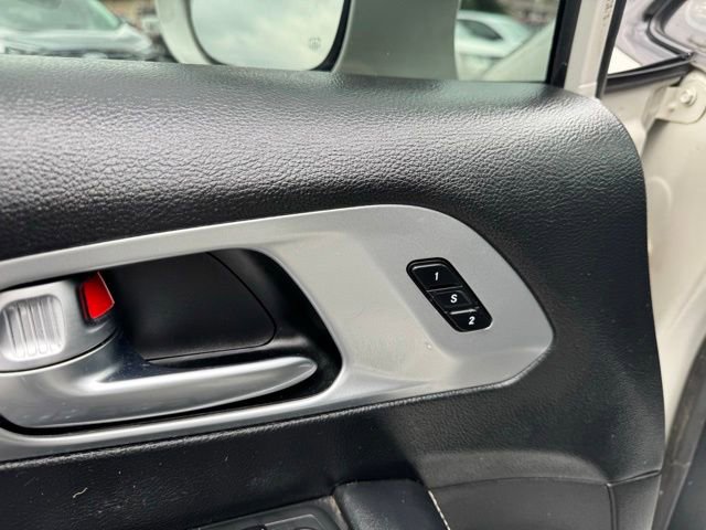Used 2020 Chrysler Pacifica Touring-L Plus w/ Advanced Safetytec Group FWD image 16
