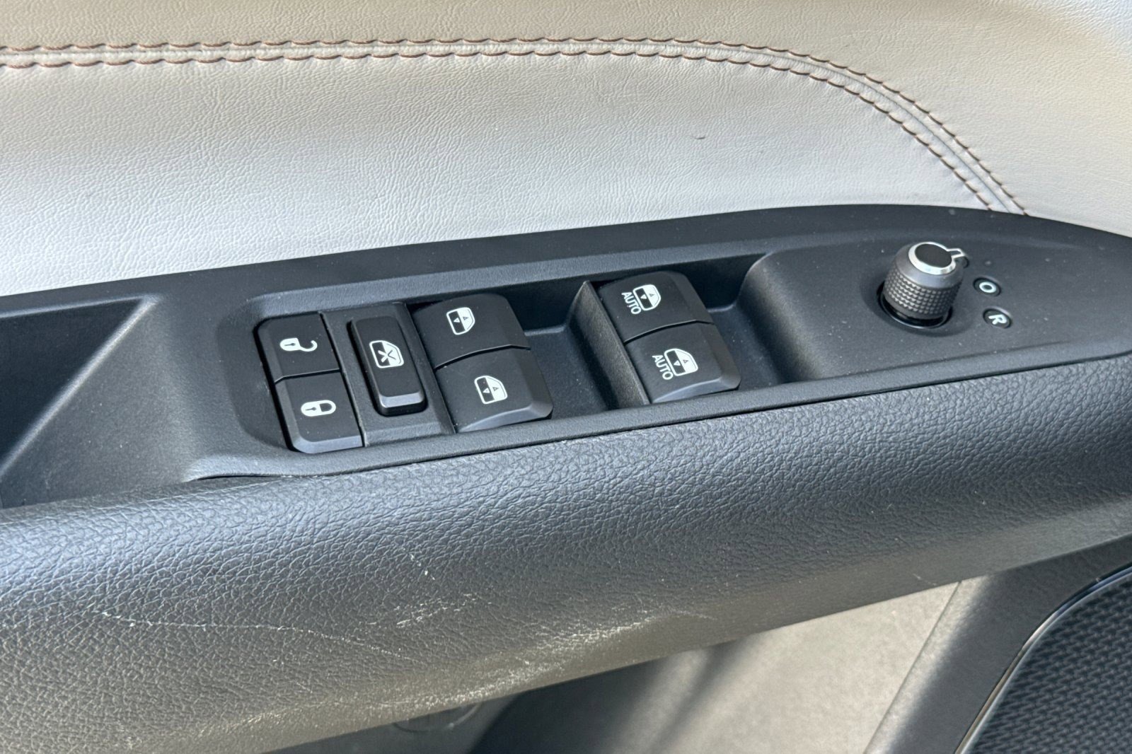 Used 2025 Jeep Compass Limited image 13