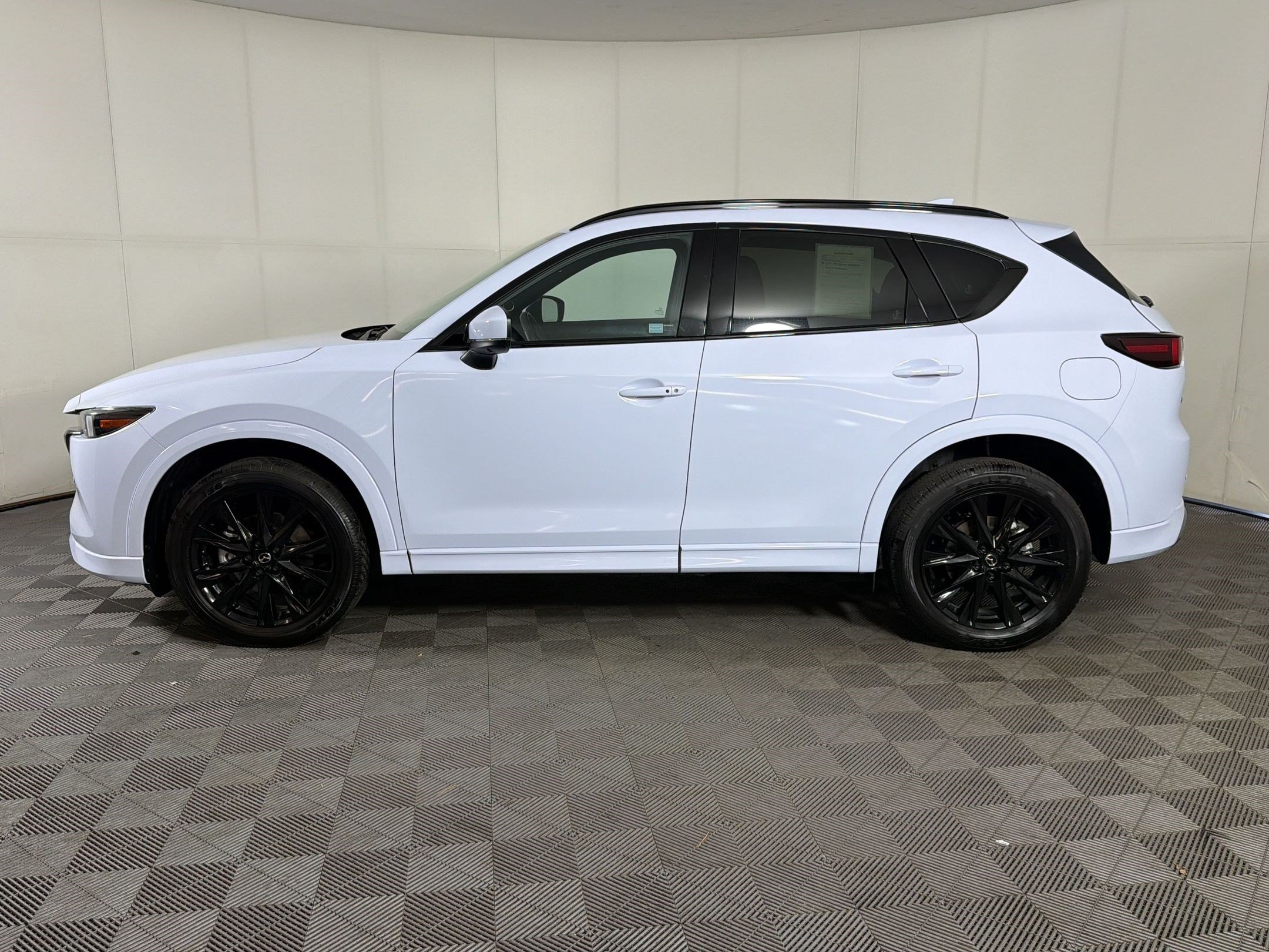 Used 2025 MAZDA CX-5 Signature AWD/4WD image 2
