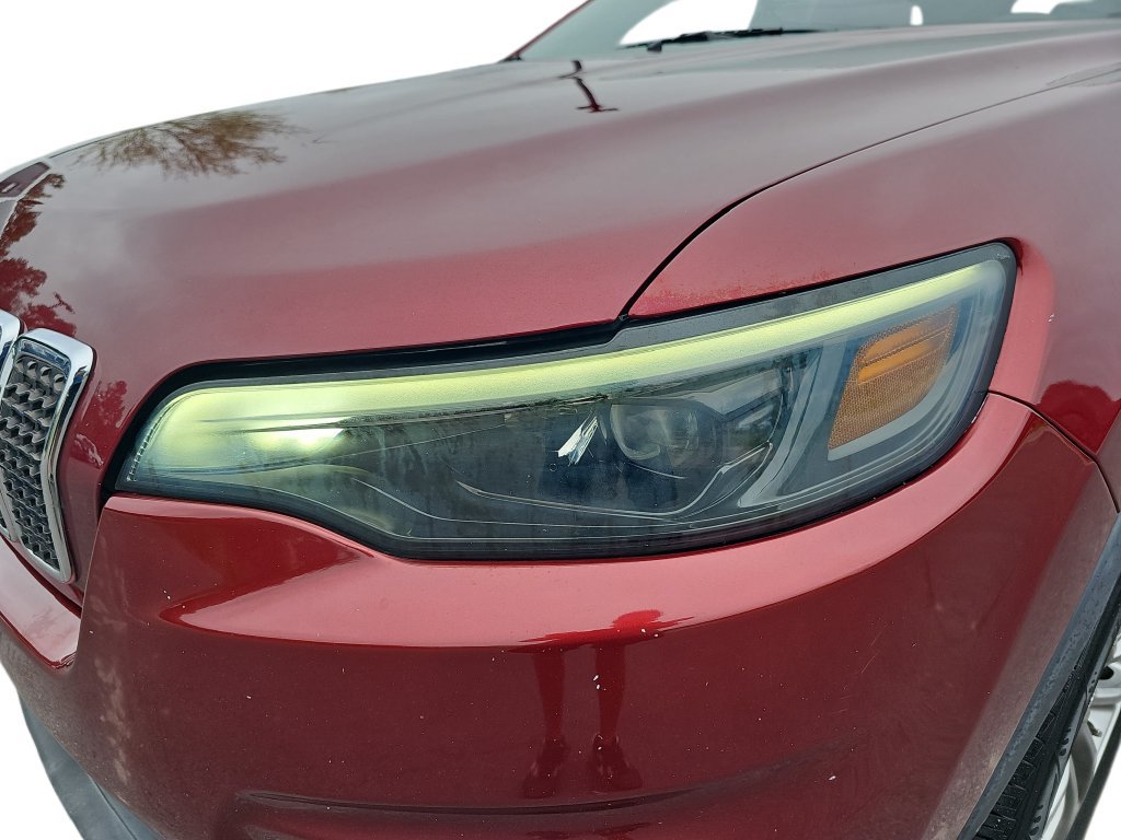 Used 2019 Jeep Cherokee Latitude Plus w/ Comfort/Convenience Group FWD image 32