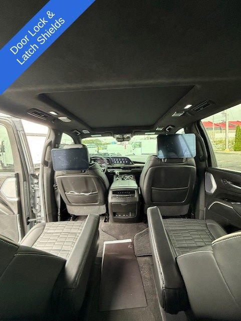 Used 2023 Cadillac Escalade Sport Platinum w/ LPO, ONYX Package image 32