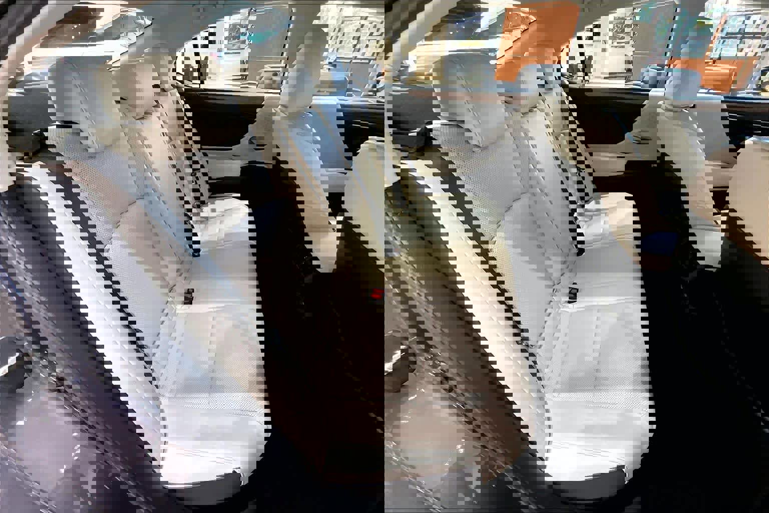 Used 2025 Lexus ES 300h w/ Premium Package image 19