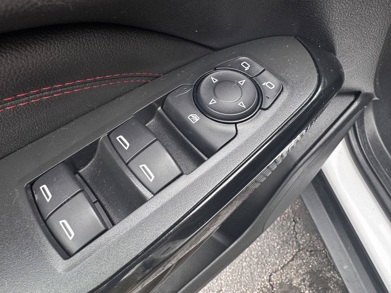 Certified 2024 Chevrolet Trax RS w/ Sunroof Package FWD image 18