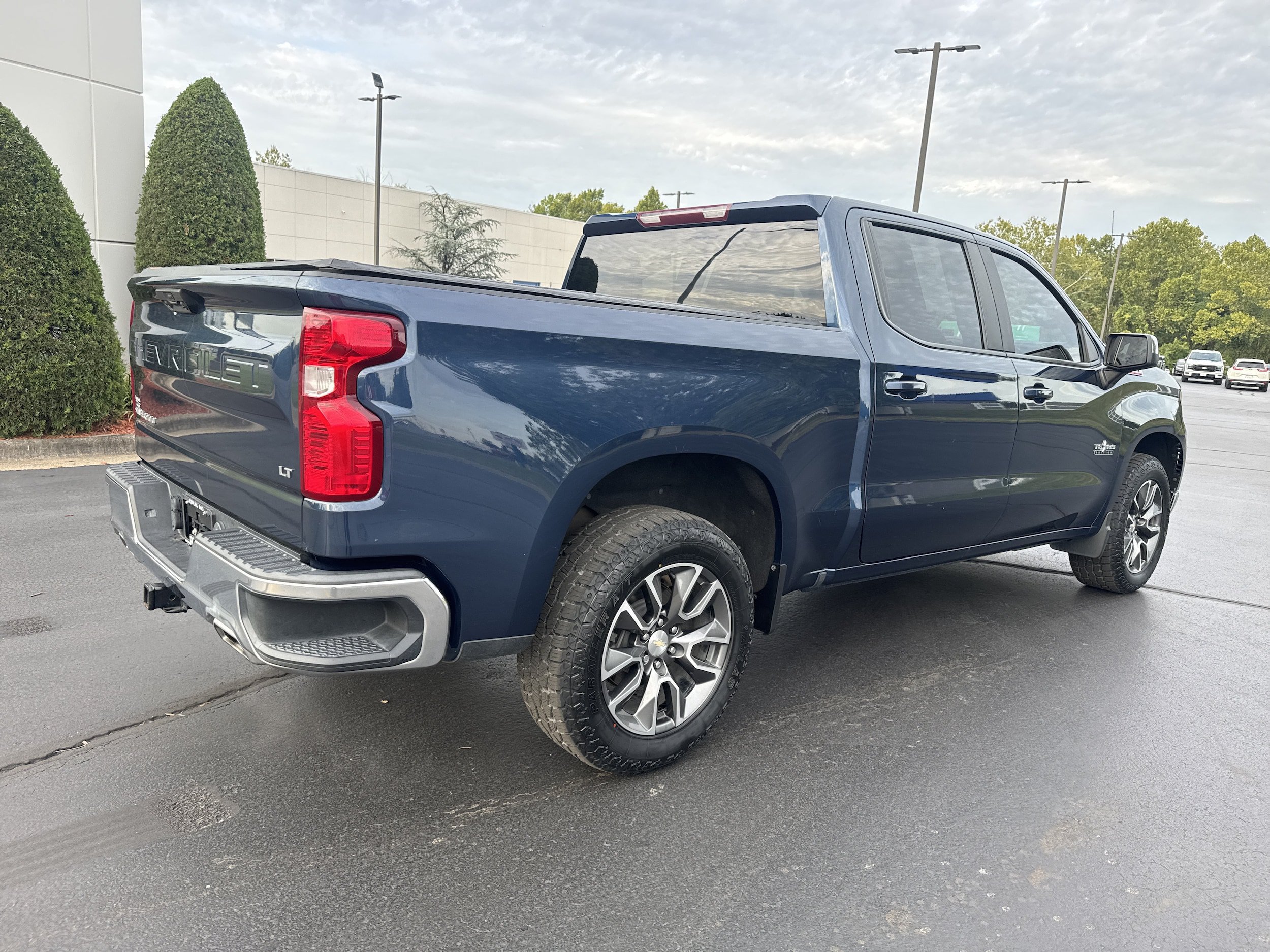 Used 2022 Chevrolet Silverado 1500 LT AWD/4WD image 11