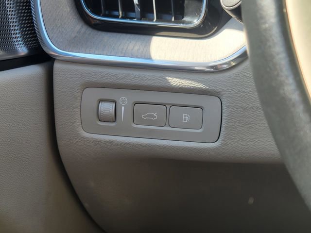 Used 2021 Volvo XC60 T8 Inscription w/ Advanced Package image 14