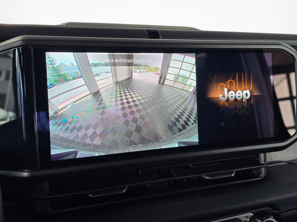 Used 2025 Jeep Wrangler Unlimited Sahara AWD/4WD image 26