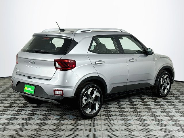 Used 2026 Hyundai Venue SEL FWD image 8