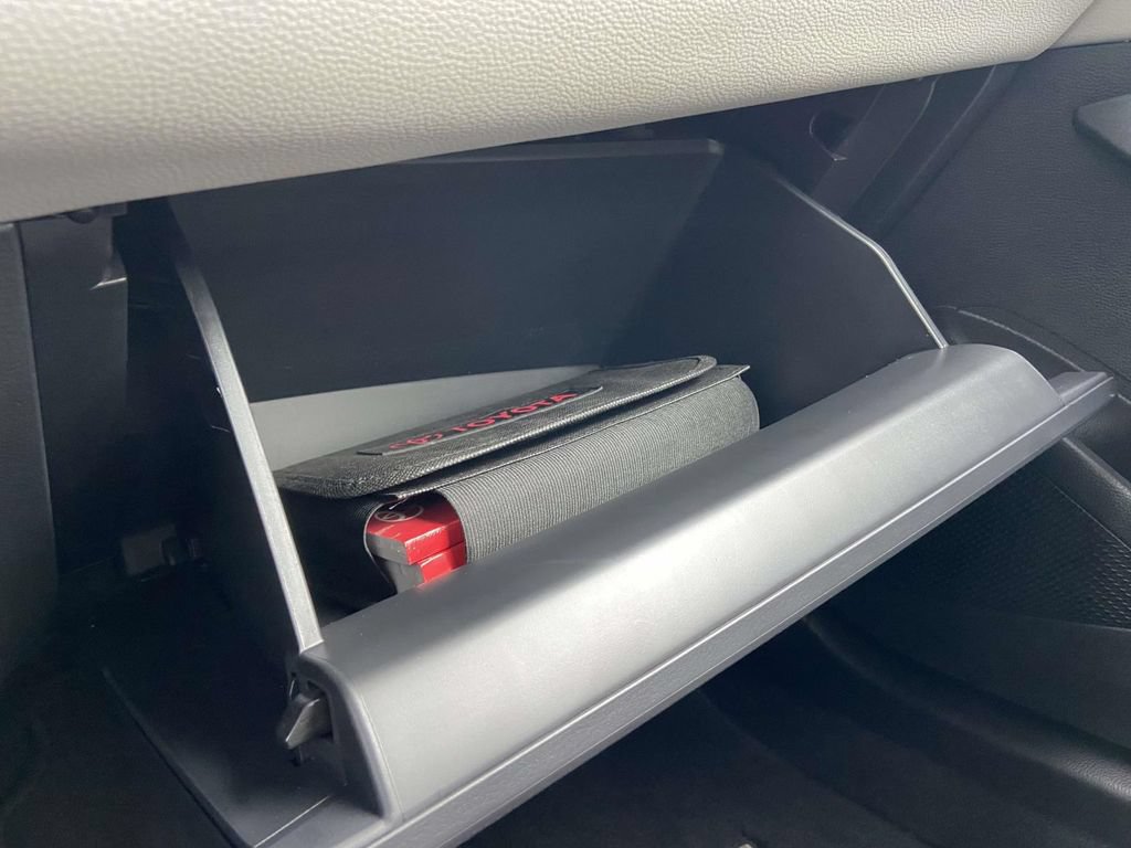 Used 2025 Toyota Corolla LE FWD image 29