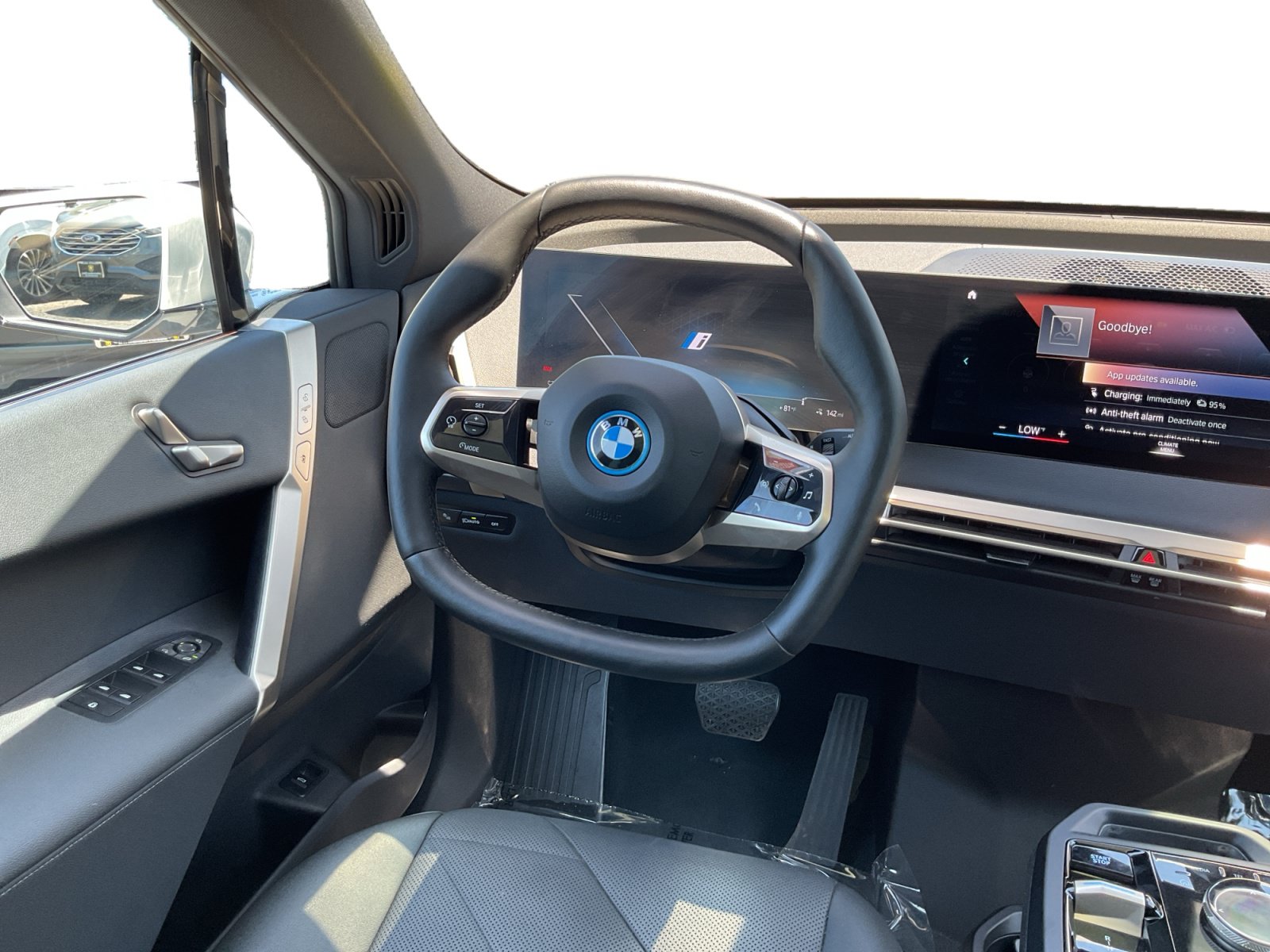 Used 2023 BMW iX xDrive50 w/ Sport Package AWD/4WD image 11