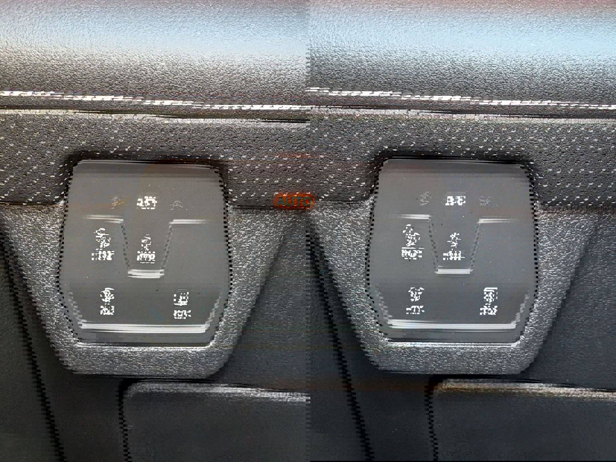 Used 2025 Volkswagen Atlas SE image 17