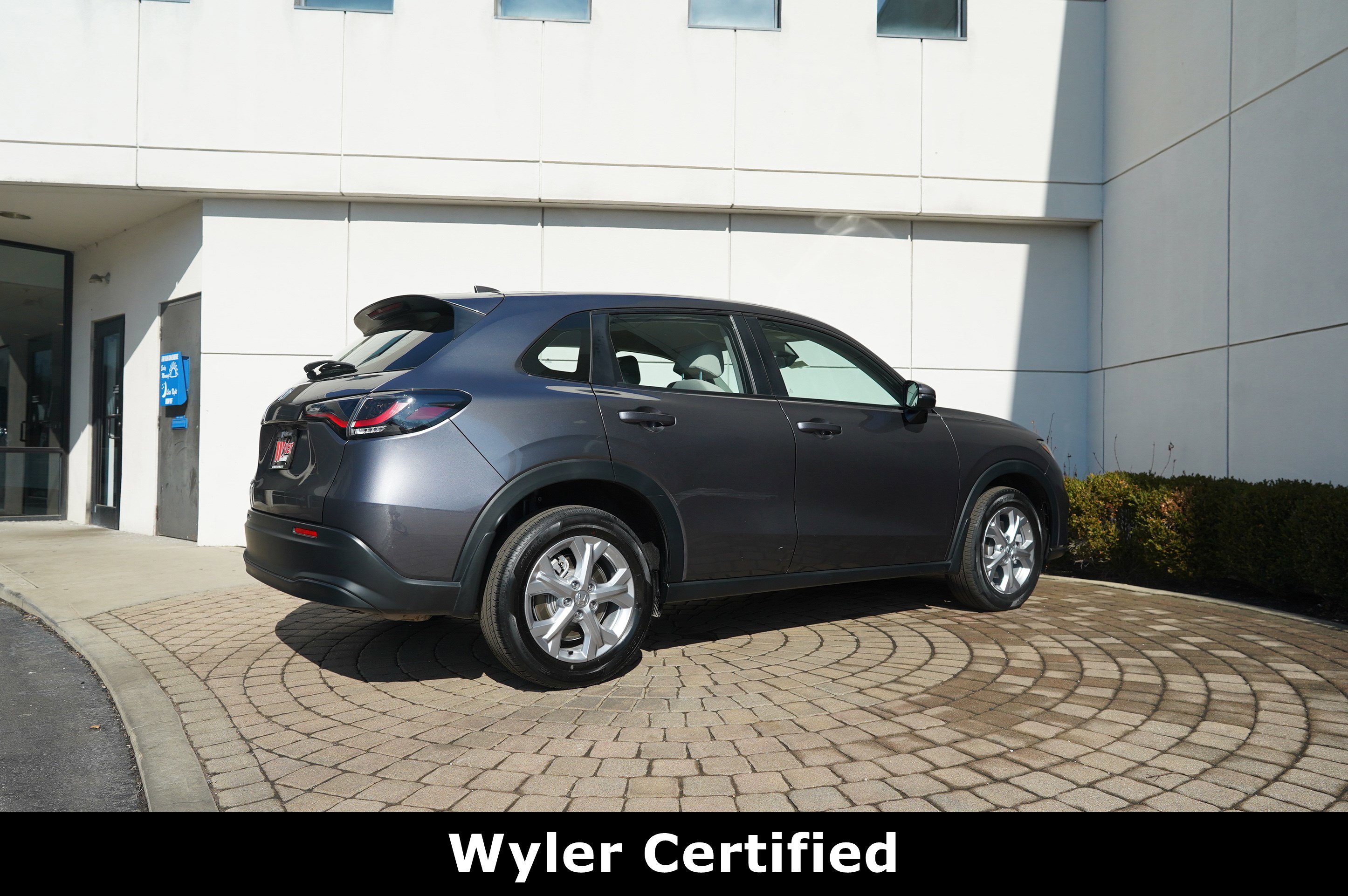 Used 2023 Honda HR-V LX image 3