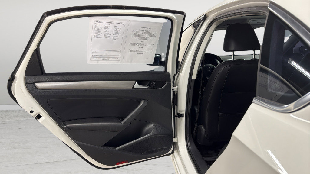 Used 2015 Volkswagen Passat TDI SE image 34