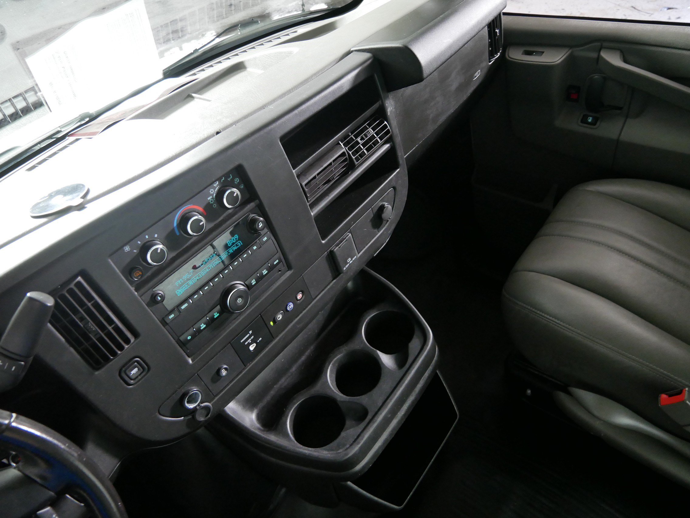 Used 2021 Chevrolet Express 2500 w/ Safety Package RWD image 11