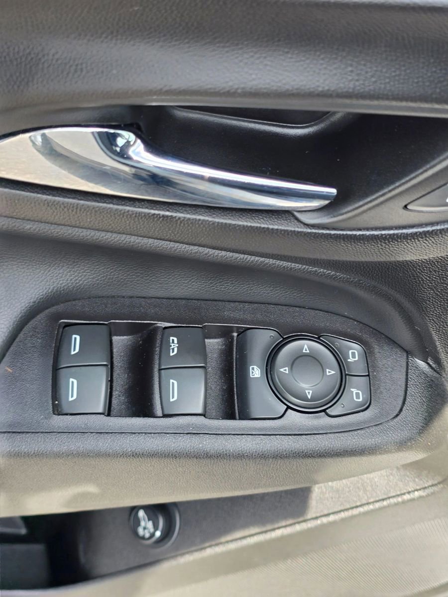 Used 2019 Chevrolet Equinox LT FWD image 23