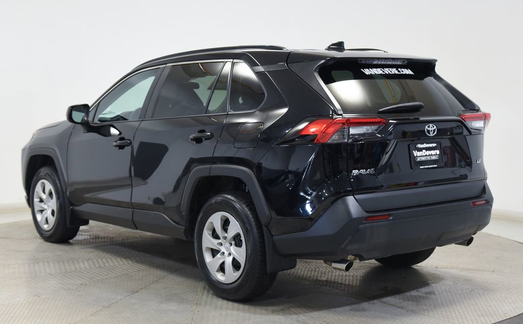 Used 2021 Toyota RAV4 LE image 9
