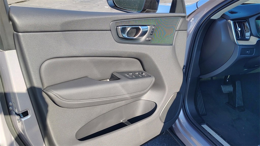 New 2026 Volvo XC60 B5 Plus w/ Protection Package Premier image 8