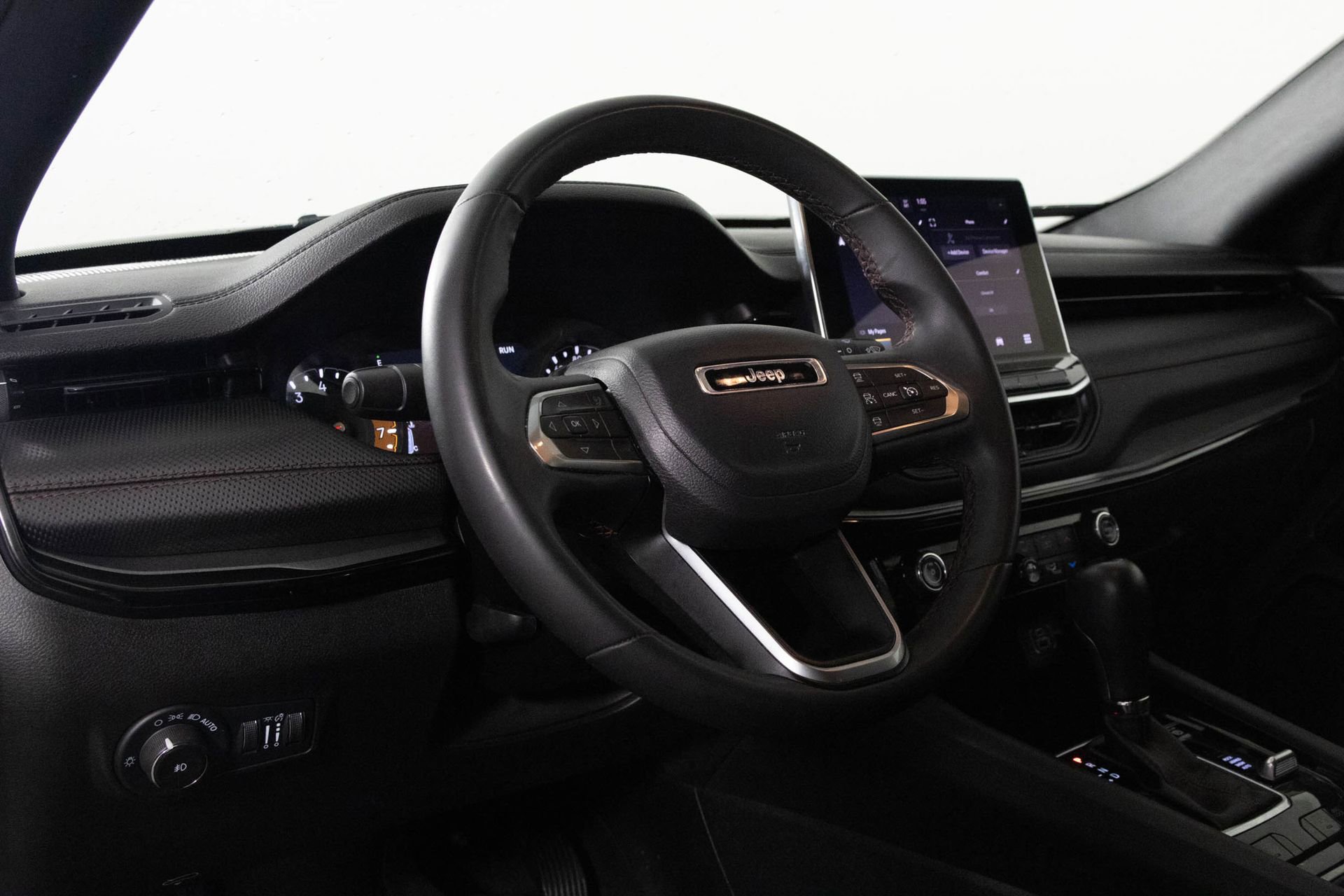 Used 2024 Jeep Compass Trailhawk AWD/4WD image 5