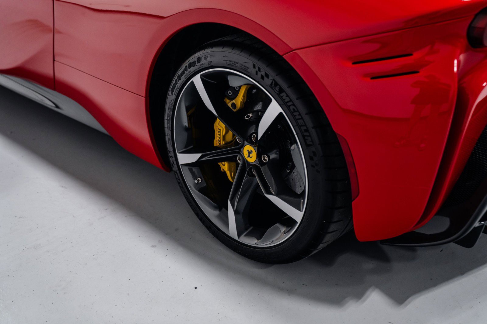 Used 2024 Ferrari SF90 Spider image 41