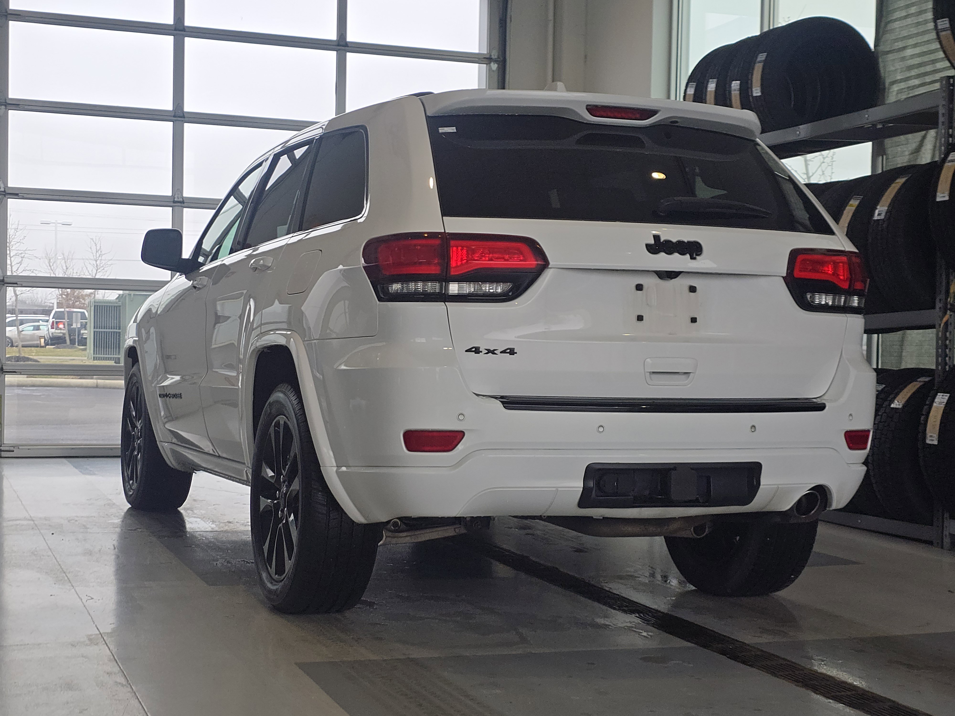 Used 2017 Jeep Grand Cherokee Altitude image 7