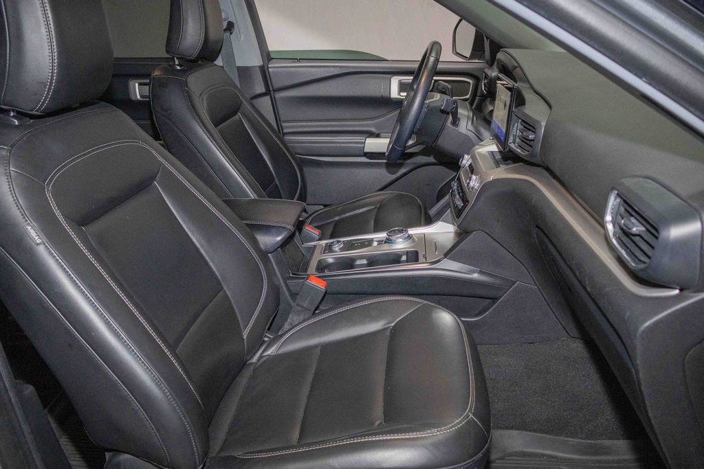 Used 2021 Ford Explorer XLT w/ Equipment Group 202A image 16
