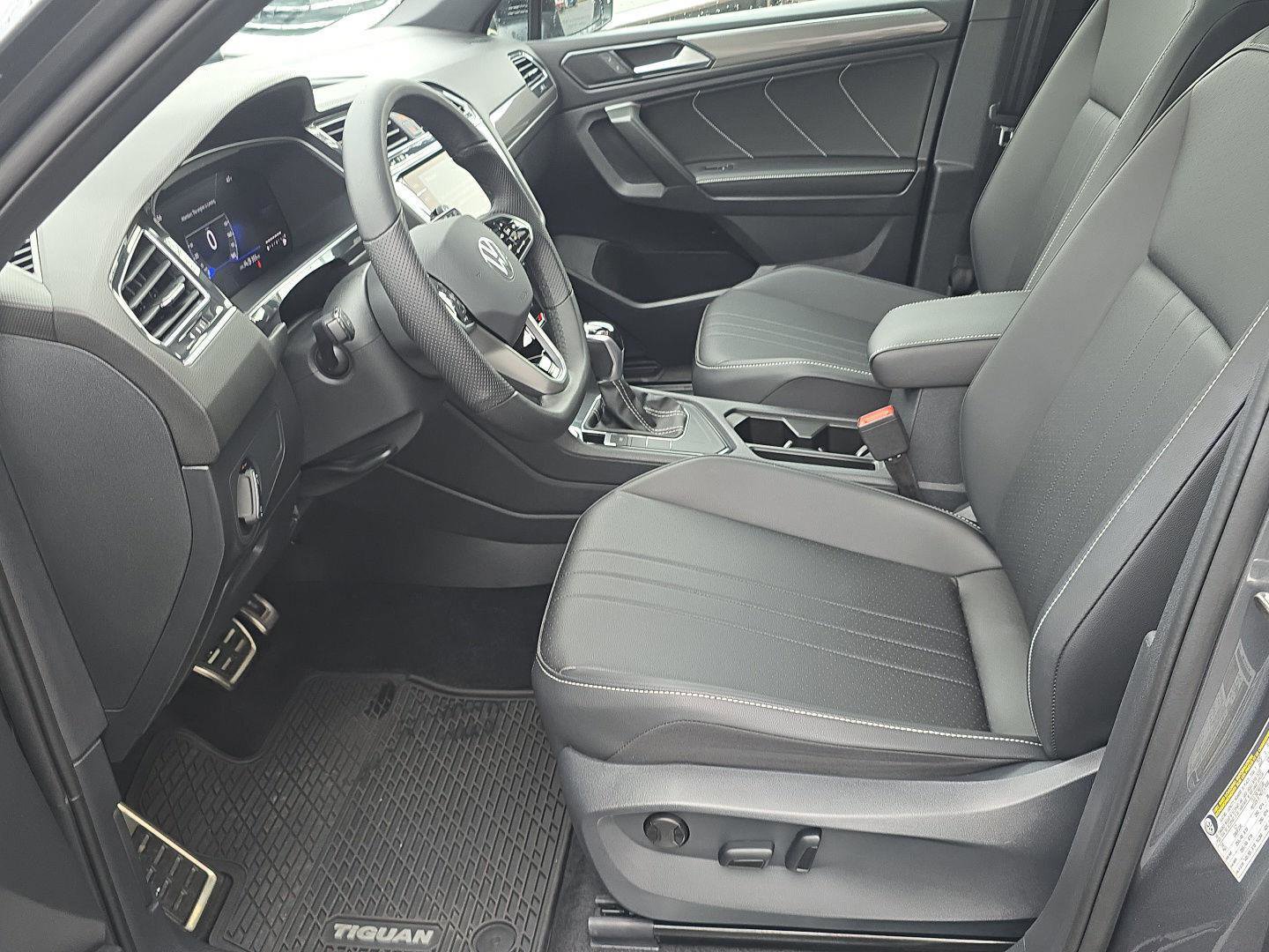 Used 2024 Volkswagen Tiguan SE R-Line image 16