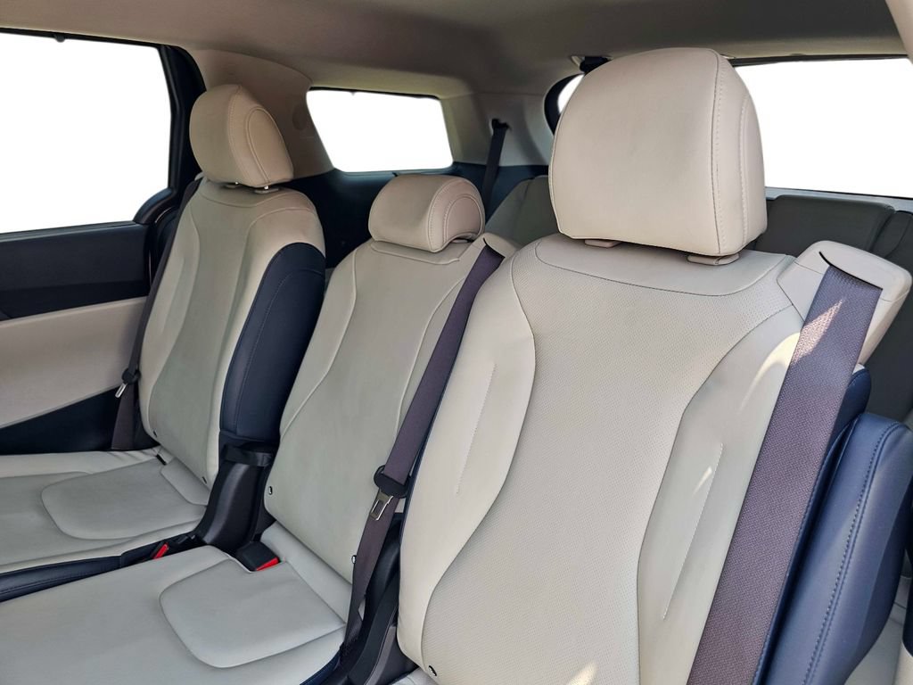 Certified 2025 Kia Carnival EX FWD image 34