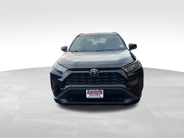 Used 2021 Toyota RAV4 LE image 2