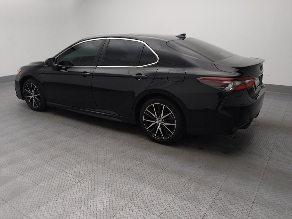 Used 2023 Toyota Camry SE FWD image 3