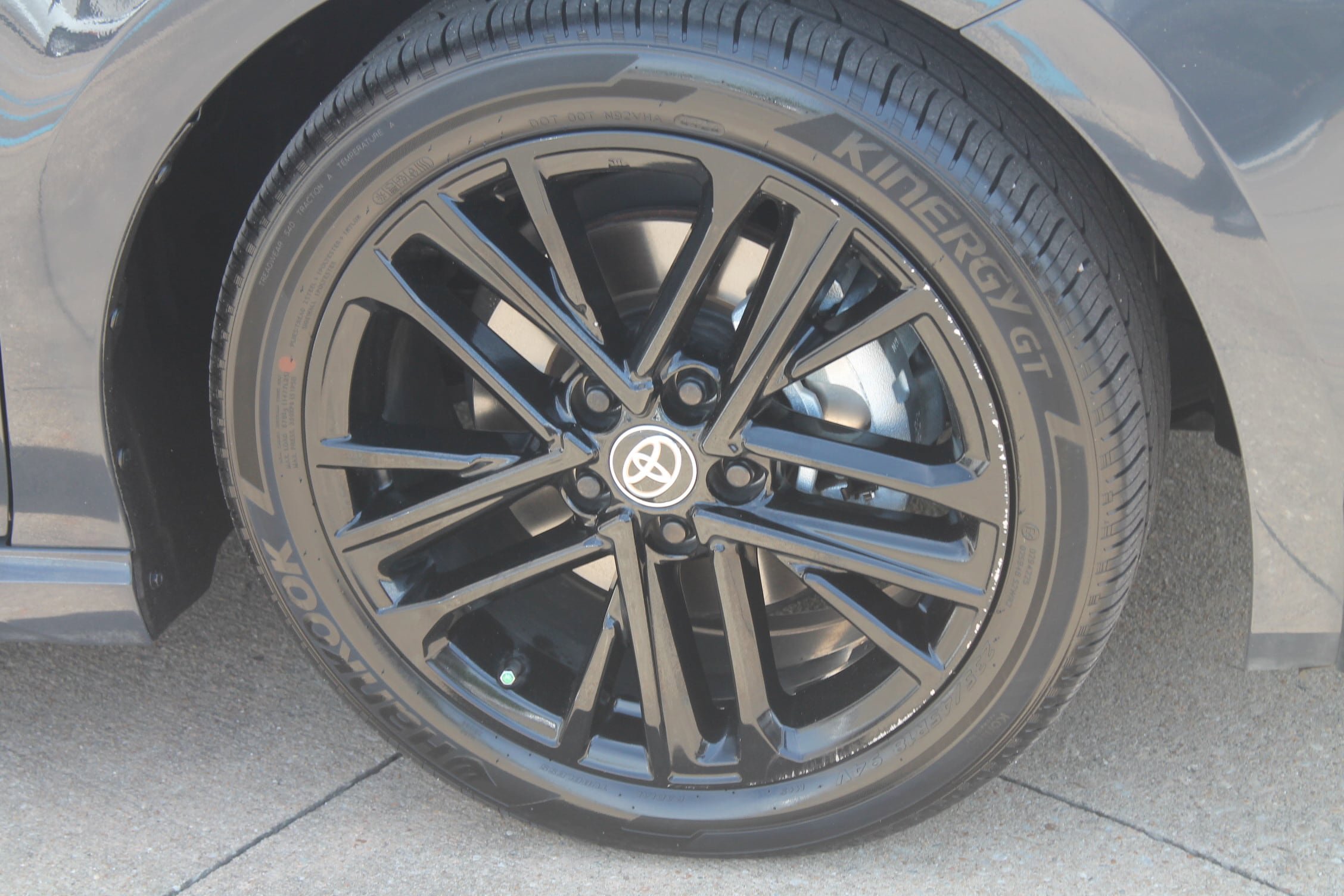 Used 2025 Toyota Camry SE FWD image 3