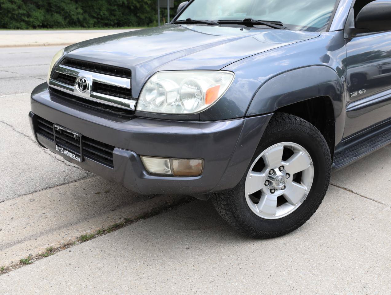 Used 2005 Toyota 4Runner SR5 AWD/4WD image 2