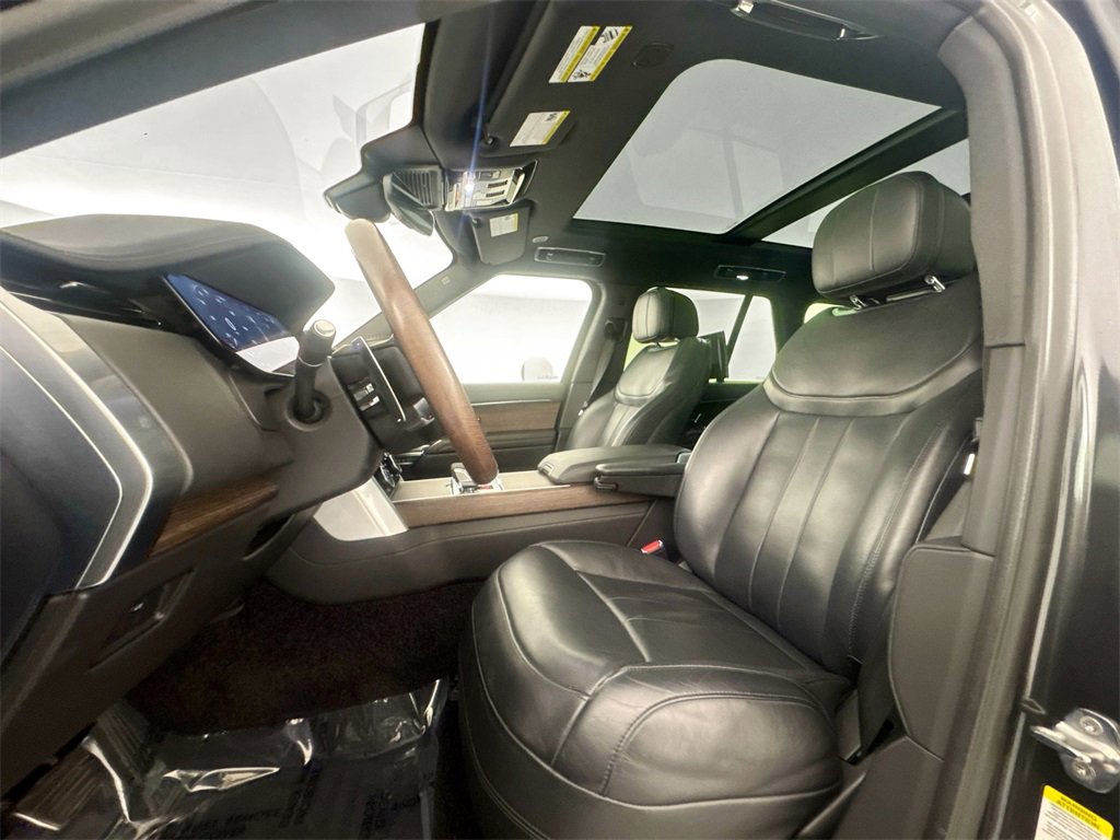 Used 2023 Land Rover Range Rover SE image 20