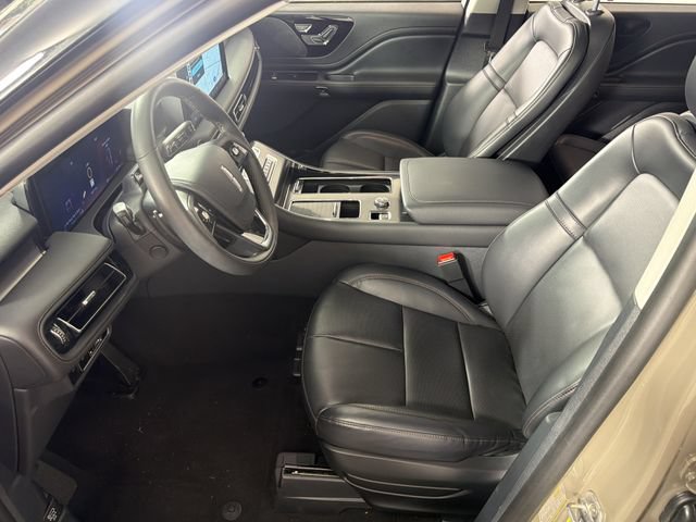 Used 2026 Lincoln Aviator AWD image 13