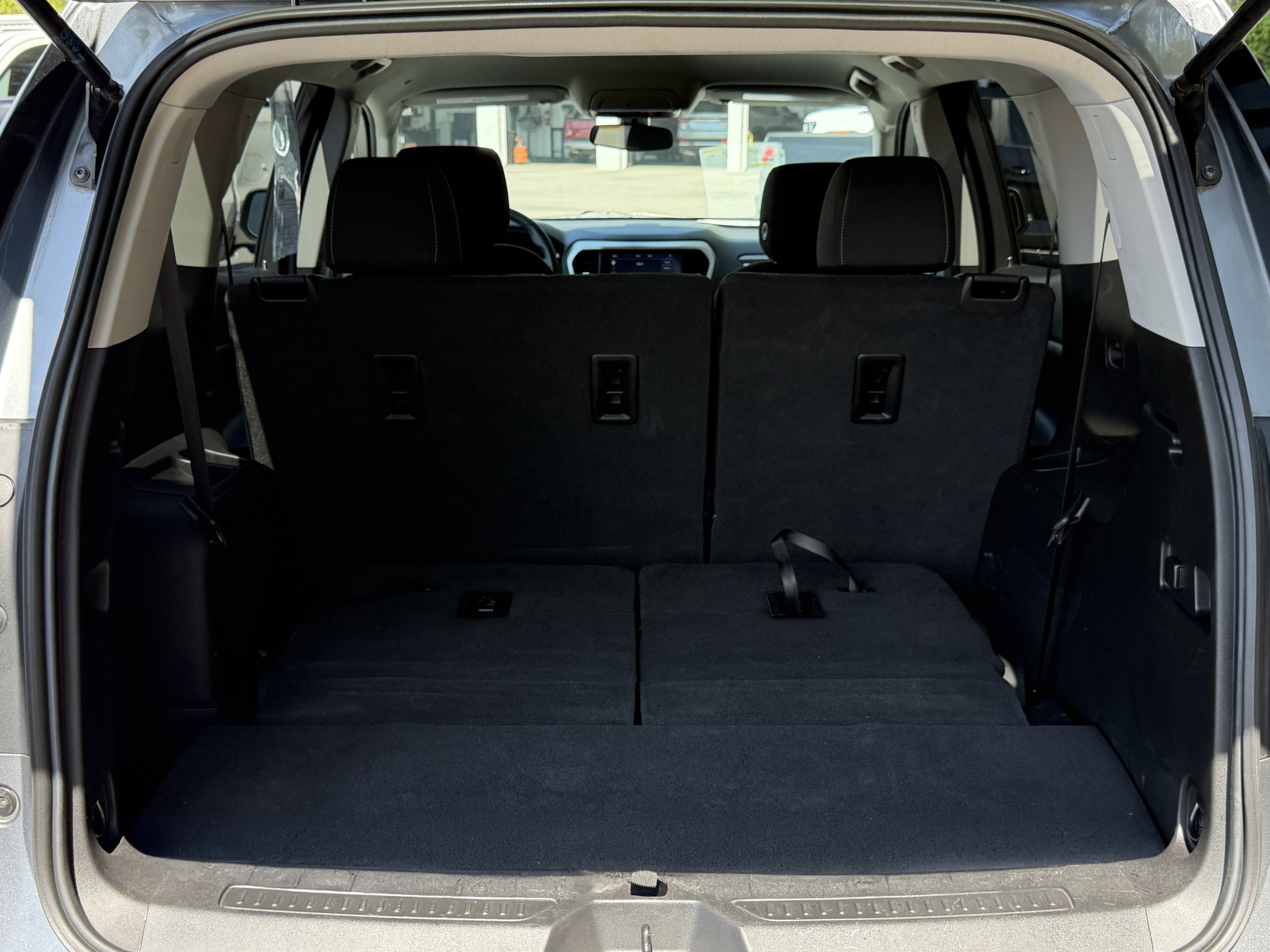 Used 2021 GMC Acadia SLE image 10