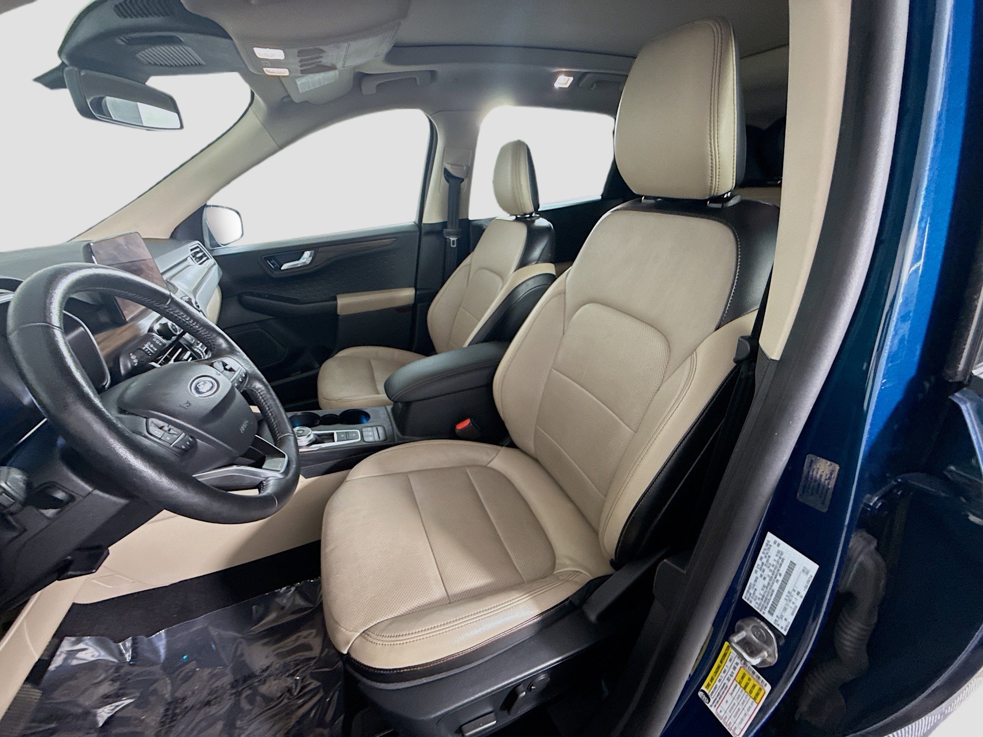 Used 2020 Ford Escape Titanium image 22