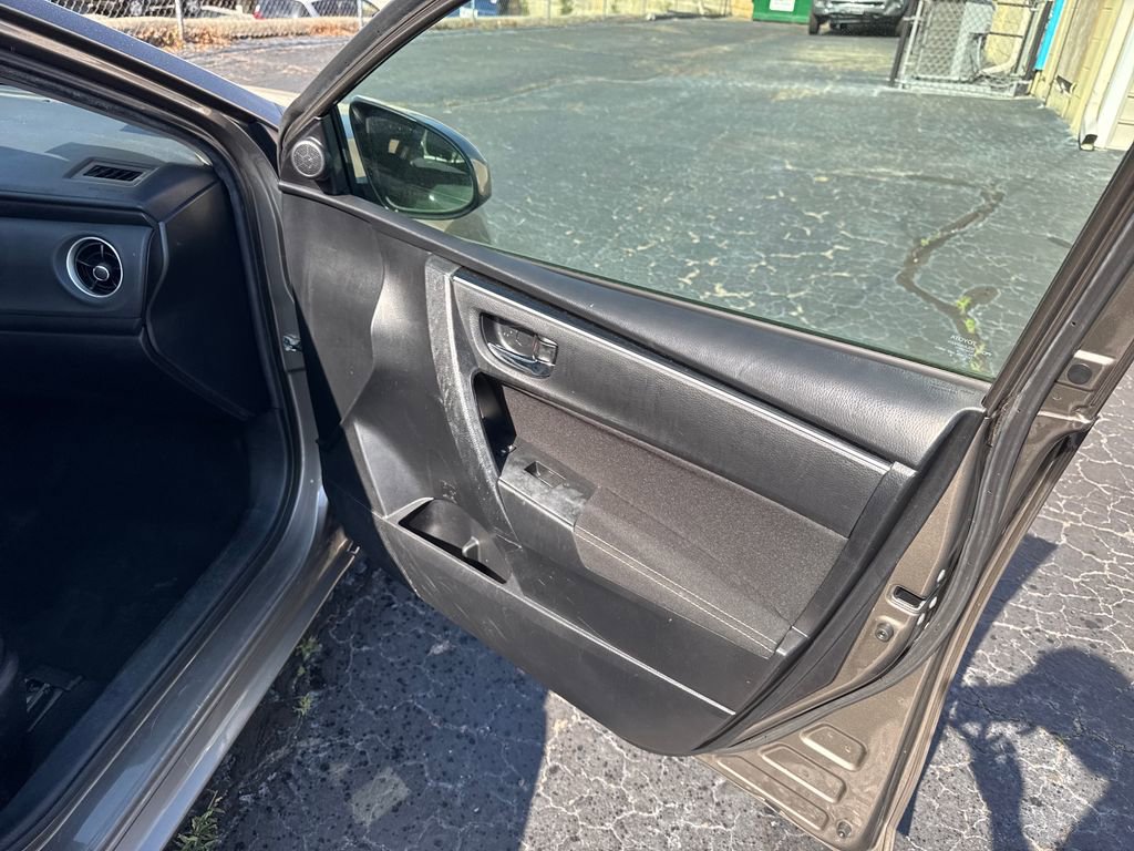 Used 2019 Toyota Corolla LE FWD image 60