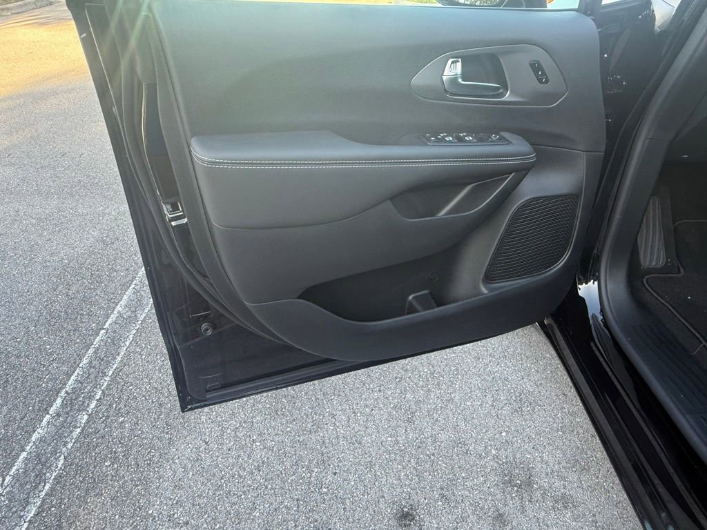 New 2026 Chrysler Pacifica Select image 27