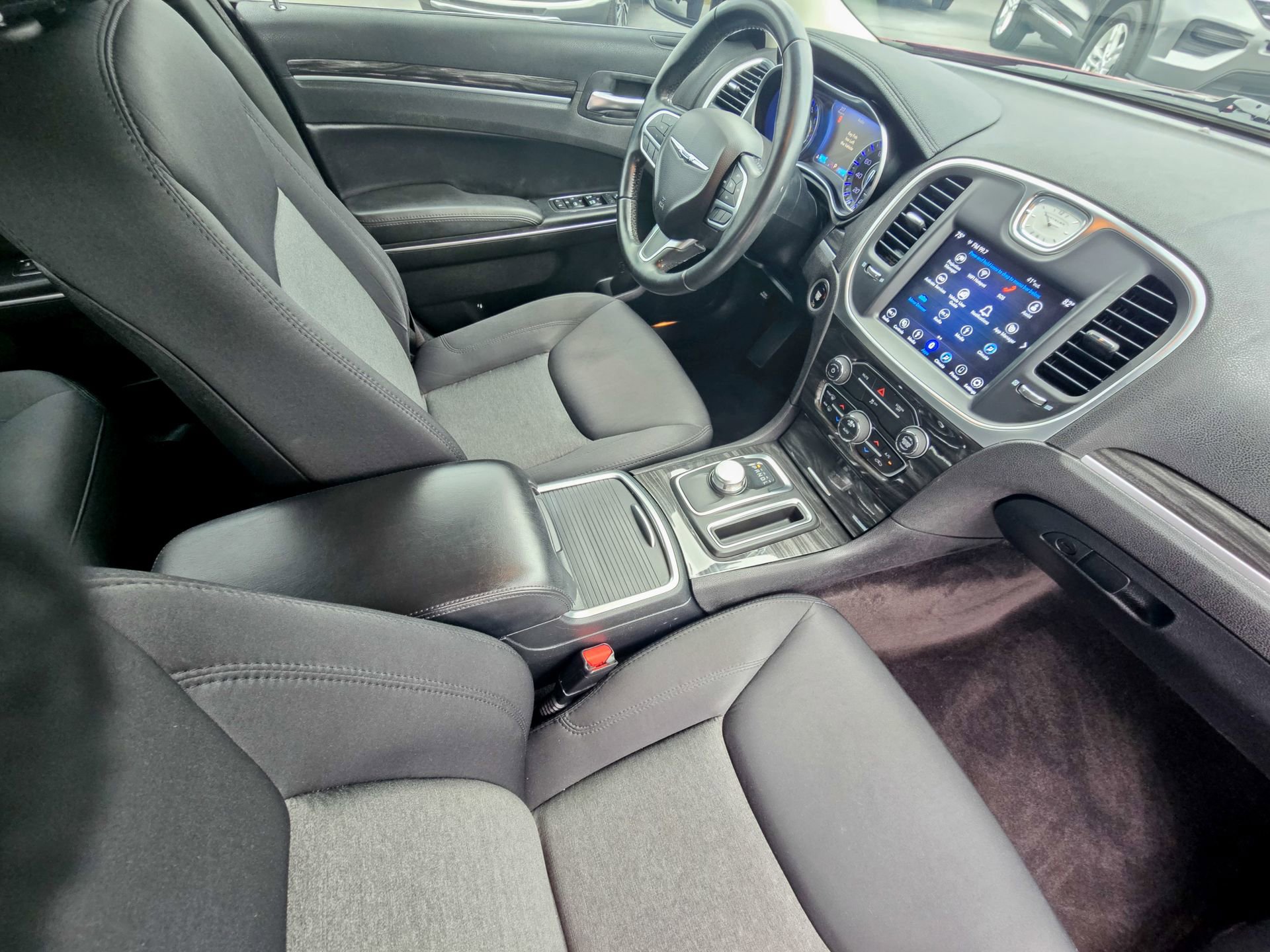 Used 2018 Chrysler 300 Touring image 12