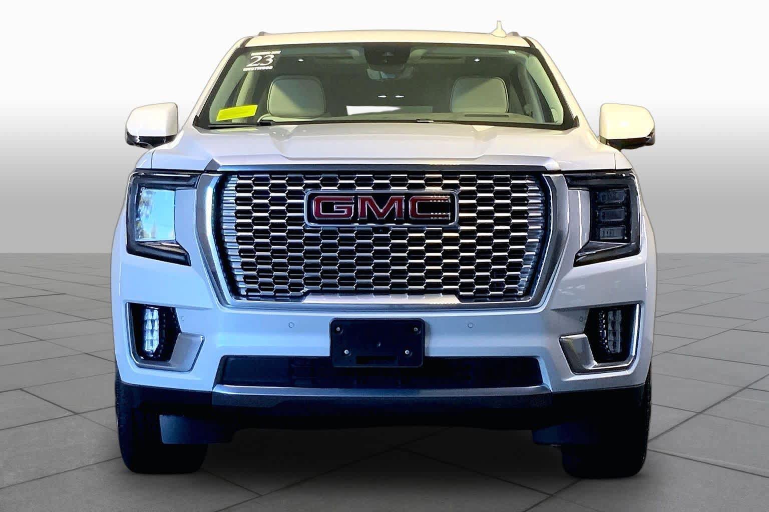 Used 2023 GMC Yukon XL Denali w/ Denali Reserve Package AWD/4WD image 4