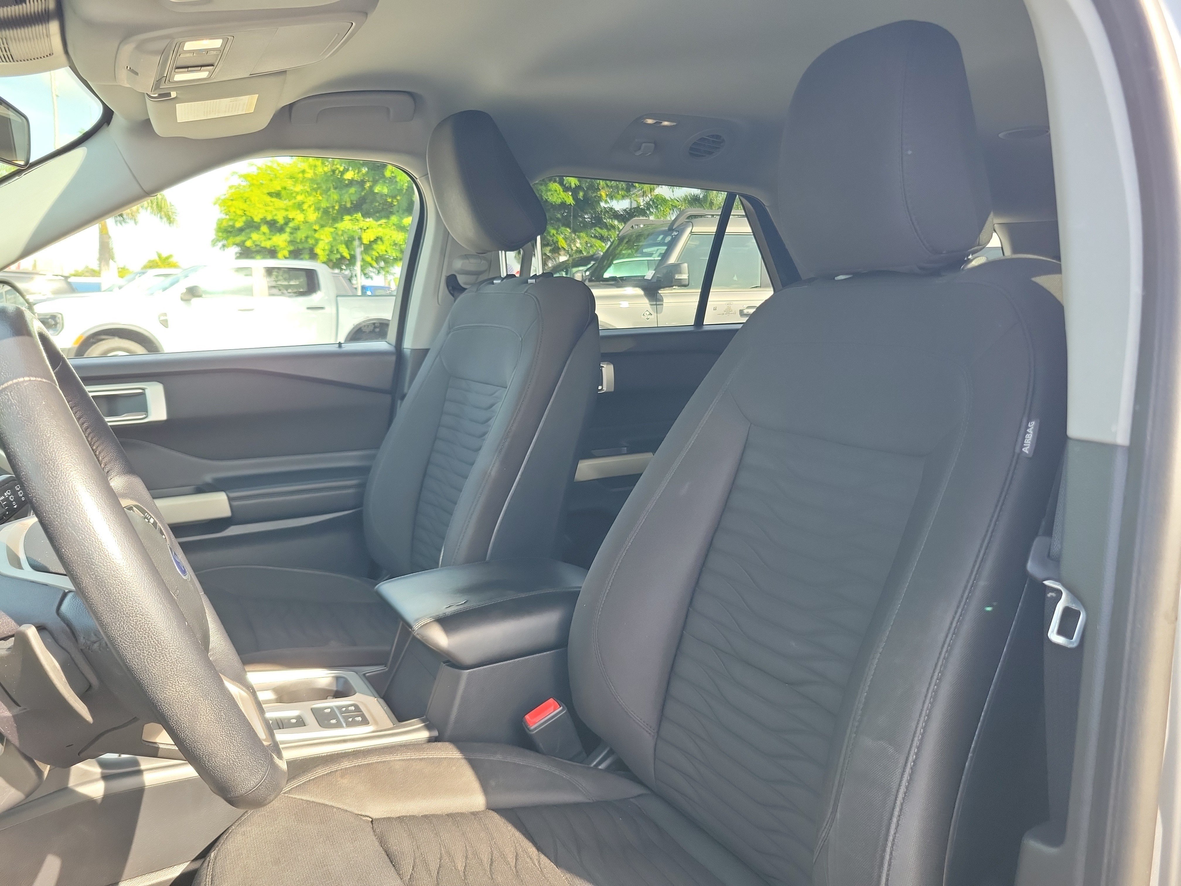 Used 2020 Ford Explorer XLT RWD image 9