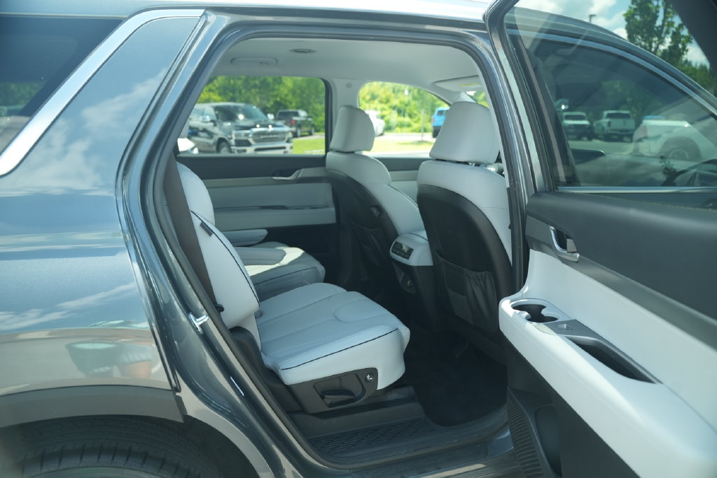 Used 2025 Hyundai Palisade SEL FWD image 22