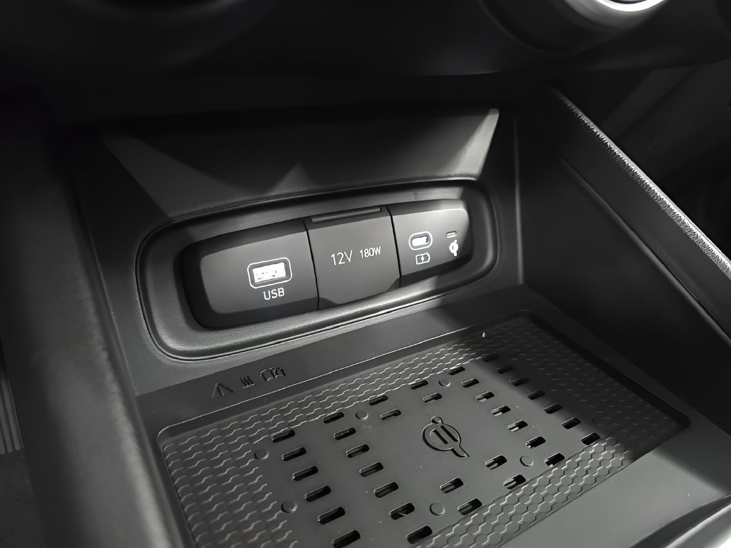 New 2026 Hyundai Venue SEL FWD image 35